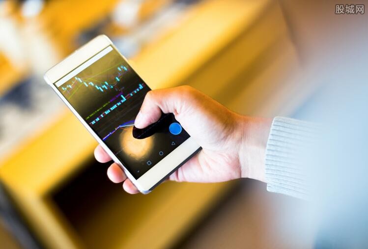 崔东树:2025年上半年二手车交易量同比增2% 行业复苏加速