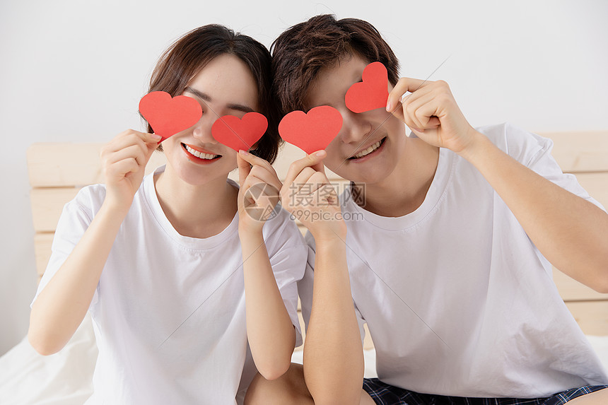 快评丨直播机构的镰刀,为何总挥向农村辍学少女?